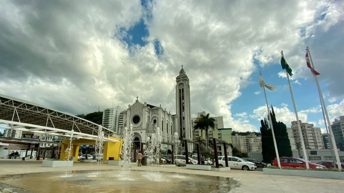 Praça da Catedral Dr. Aluar de Oliveira Pinto em Joaçaba