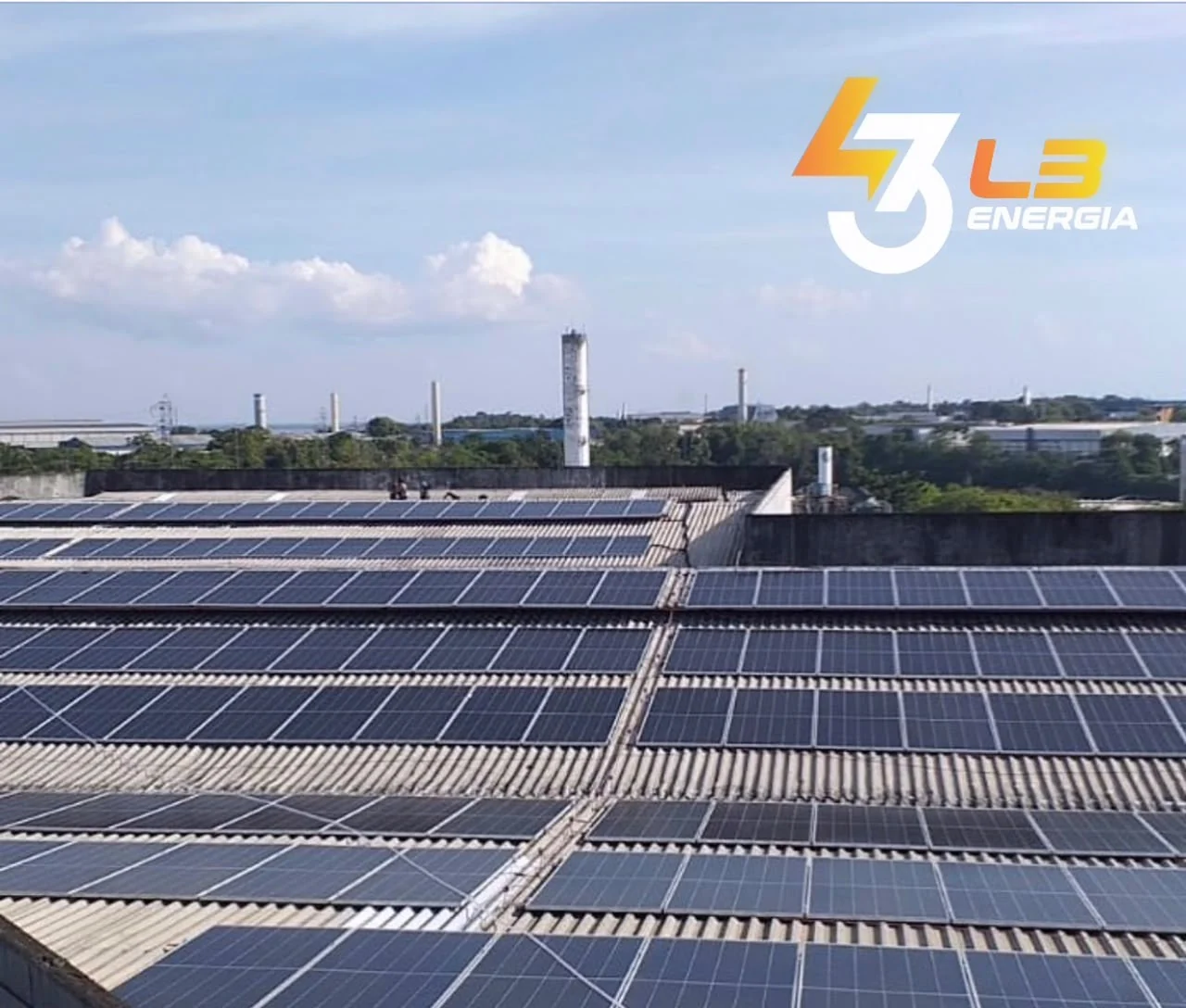 Instalação de painéis solares em cobertura