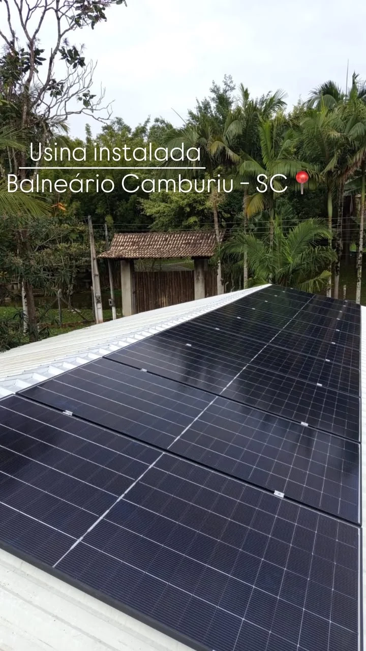 Instalação solar em telhado, foto enviada pela empresa